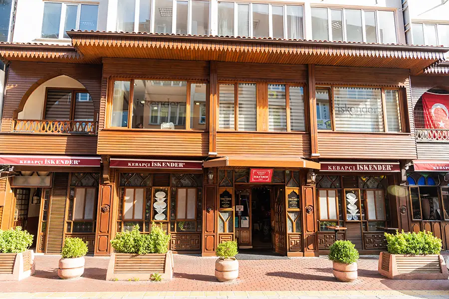 Indulging in İskender Kebap: A Culinary Journey to Bursa, Turkiye